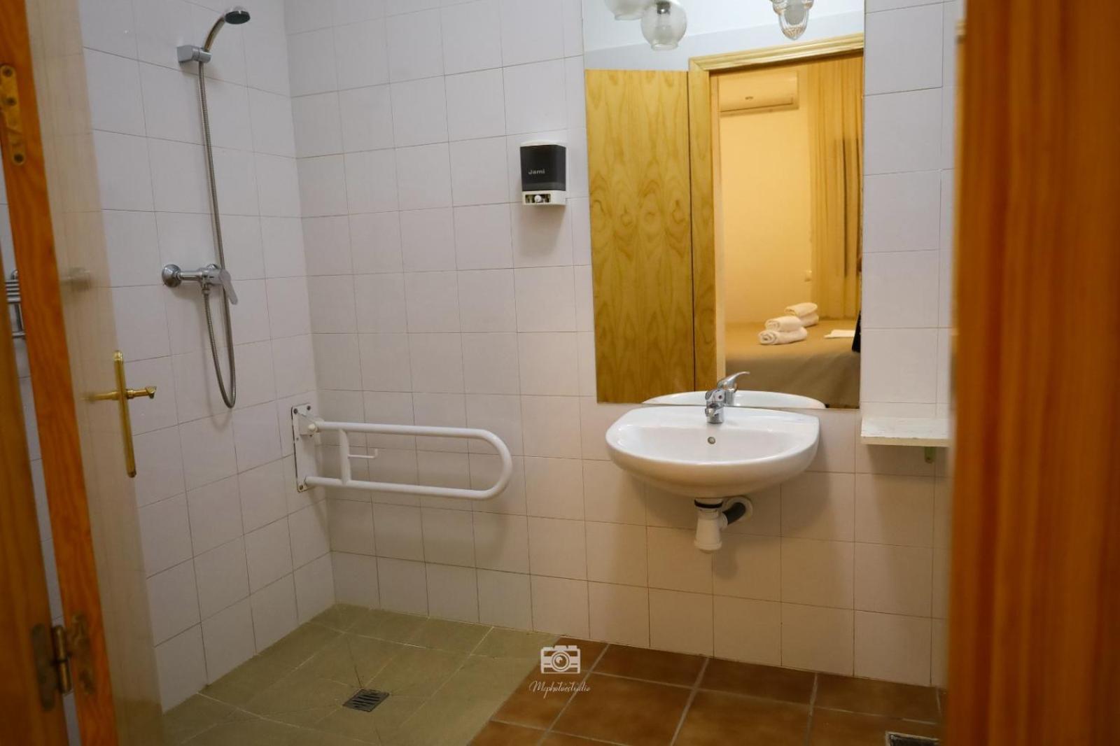 Hospedium Dlj Hostal Ben Nassar Arjona ภายนอก รูปภาพ
