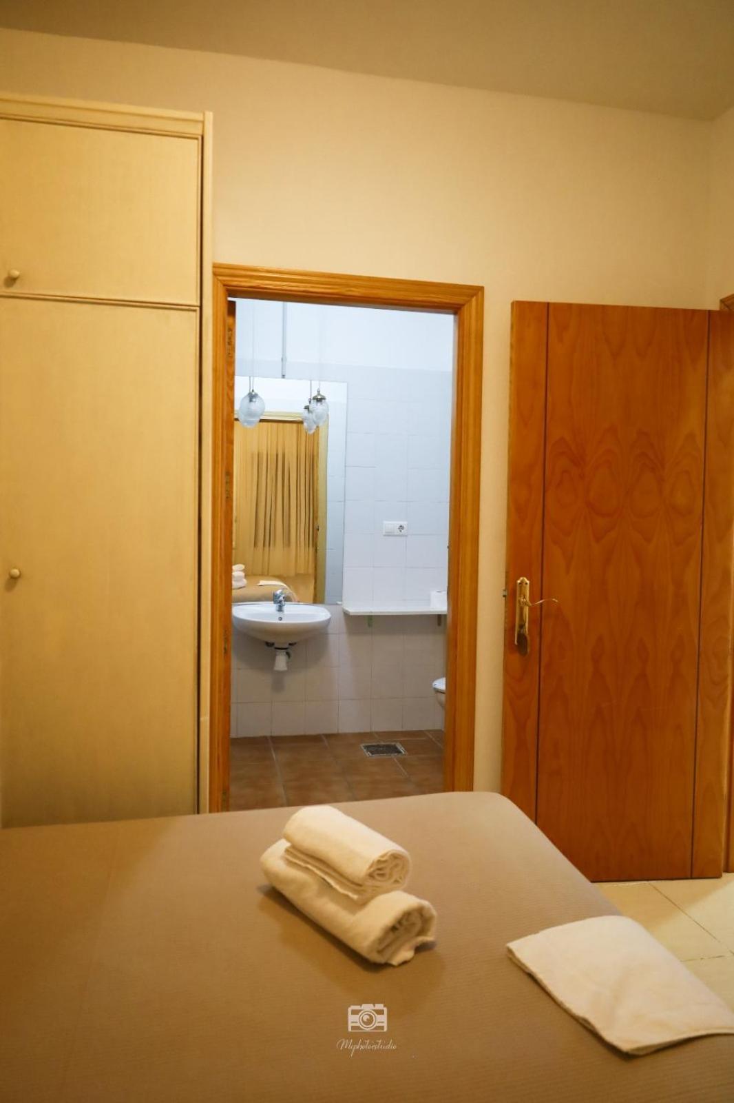 Hospedium Dlj Hostal Ben Nassar Arjona ภายนอก รูปภาพ